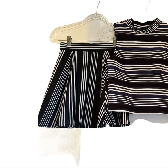 H&M 2 piece outfit. Shirt and skirt navy blue and white - Picture 3 of 16